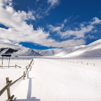 Fascino del bianco (Pian Grande di Castelluccio in inverno) di 