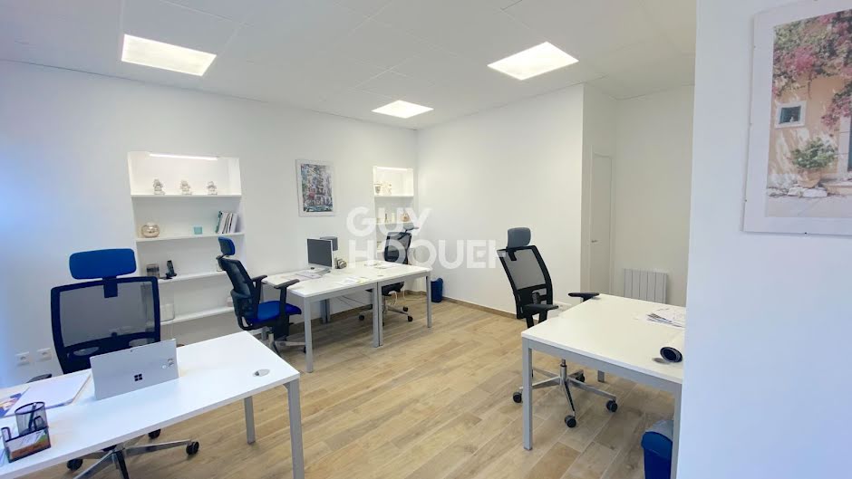 Location  locaux professionnels  58 m² à Saint-Rémy-lès-Chevreuse (78470), 1 500 €