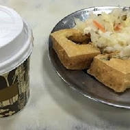 忠孝路夜市正老牌麵線臭豆腐