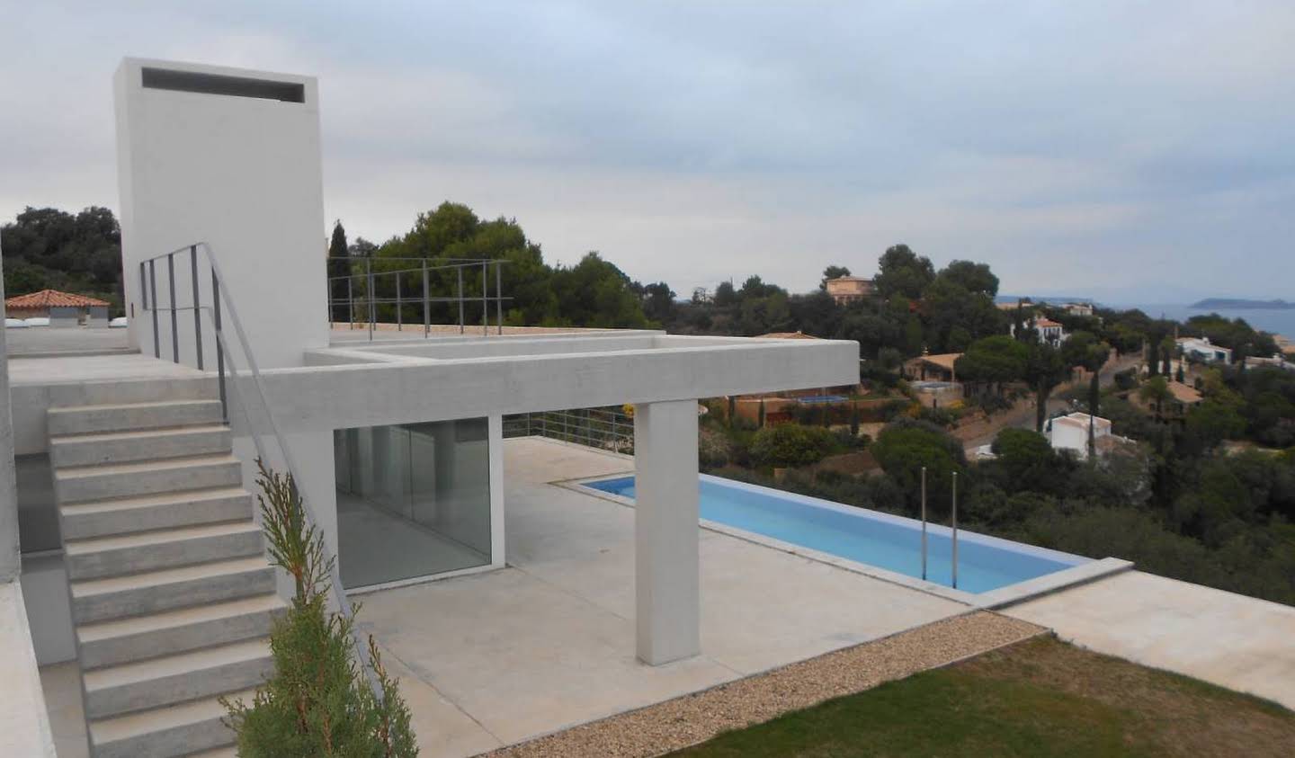 House with pool and terrace Sa Riera