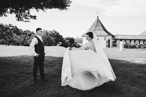 Fotógrafo de casamento Olga Sinoverska (synolya). Foto de 16 de setembro 2020