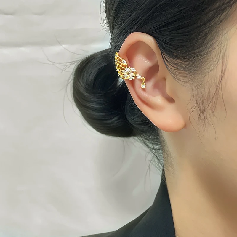 Clip de oreja de elfo de circonita Super Hada Accesorio elegante para orejas, perfecto para un look de hada. Ajuste cómodo y brillante.