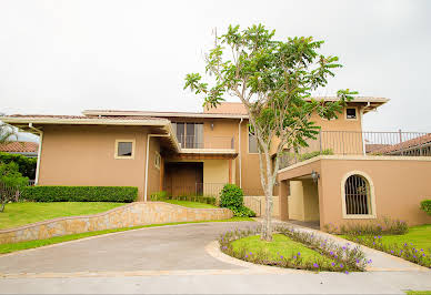 House with garden and terrace 18