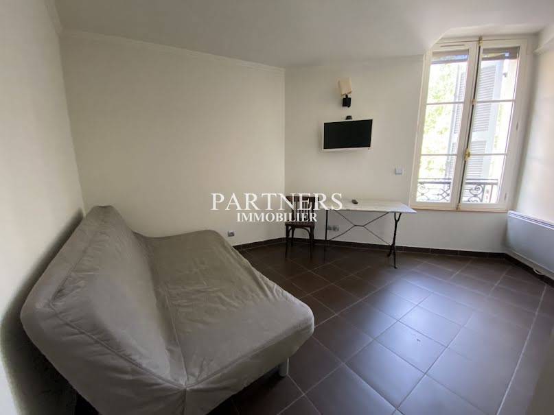 Location meublée appartement 1 pièce 18 m² à Aix-en-Provence (13090), 610 €