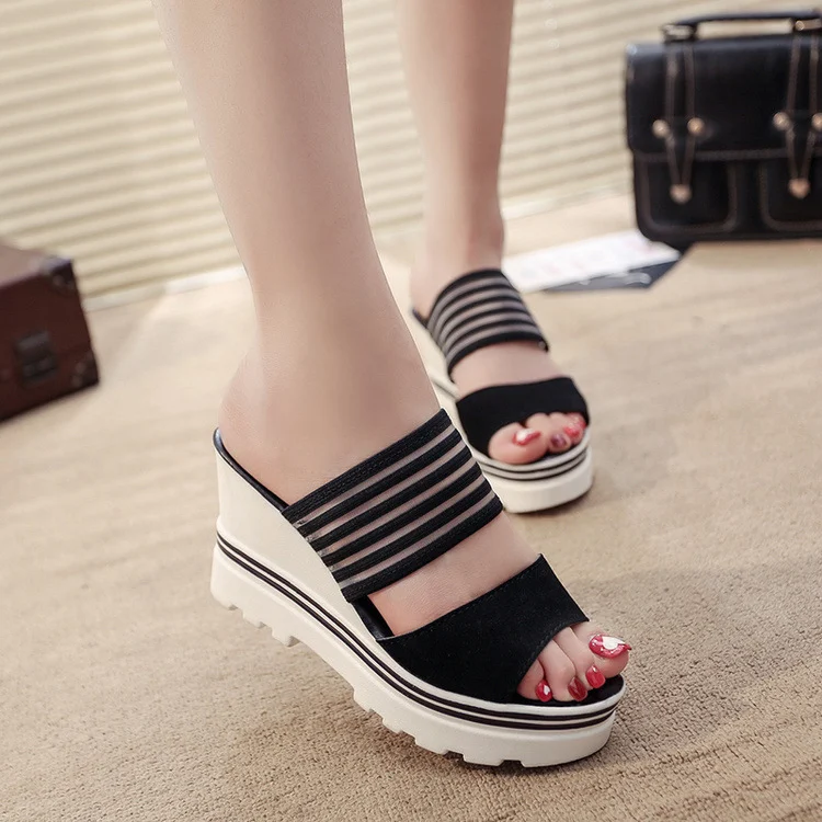 Pantoufles compensées pour femmes Confort et style à vos pieds Élégantes et parfaites pour la maison Profitez de la douceur et du confort au quotidien