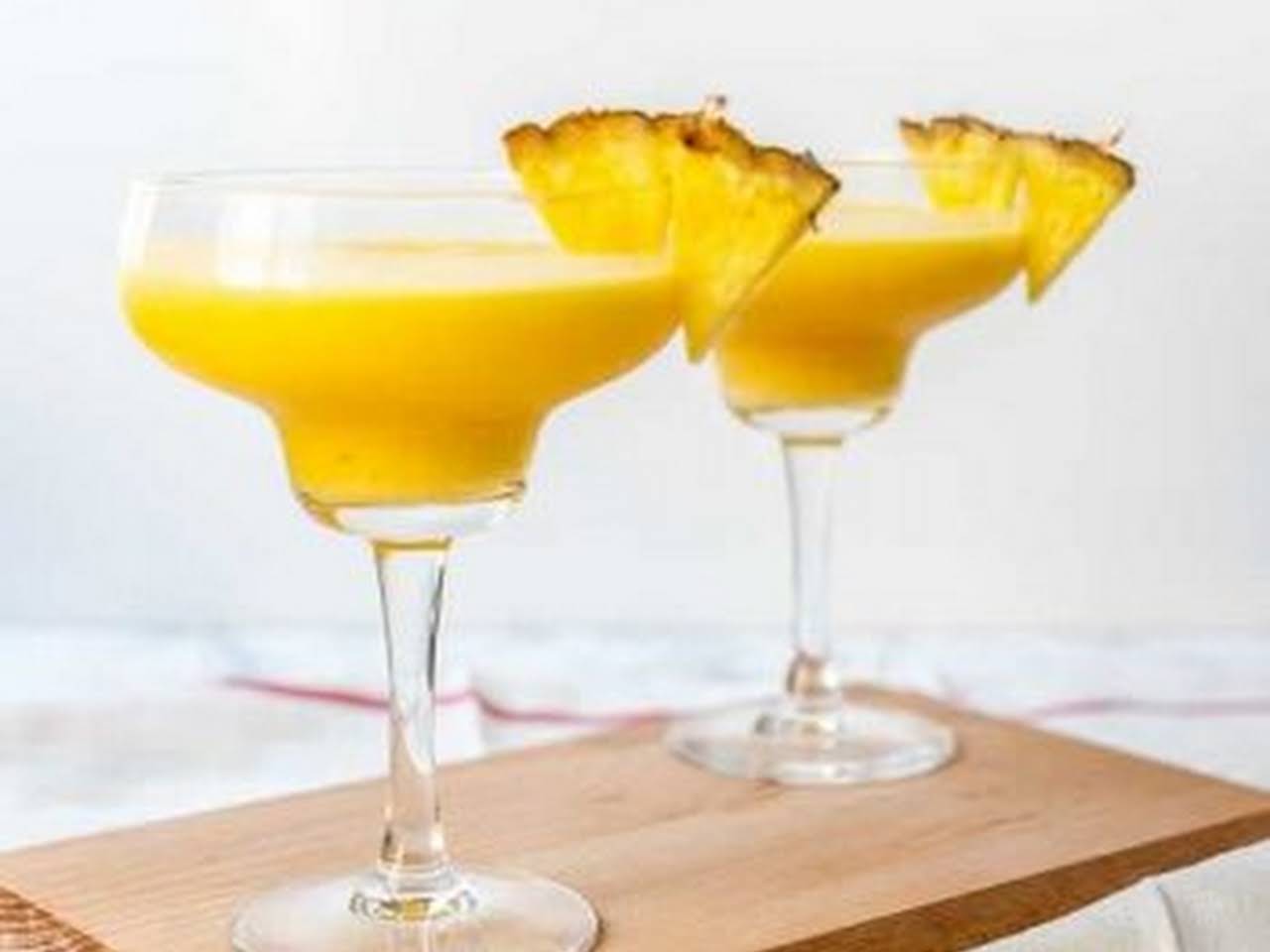 Frozen Pineapple Mango Daiquiri - Jelly Toast