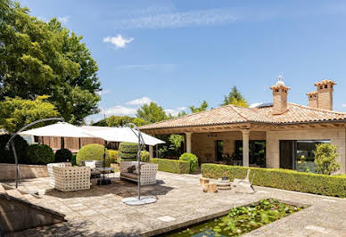 Maison avec piscine et terrasse 15