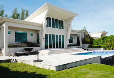 House with pool and terrace 2