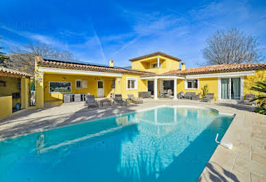 Villa avec piscine et terrasse 12