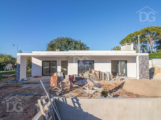 Villa with pool and terrace 2