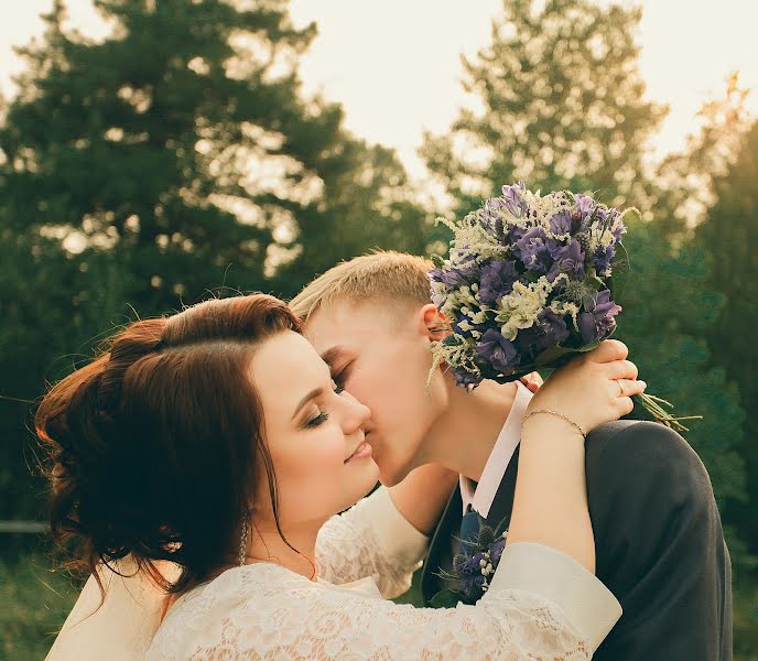 Fotógrafo de casamento Viktoriya Romanova (victori1). Foto de 28 de julho 2016