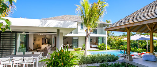 Maison avec piscine et terrasse 1