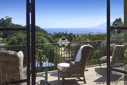 Villa with pool and terrace 5