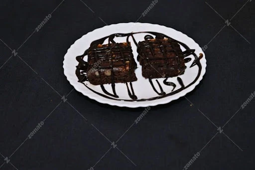 Brownie With Chocolate Sauce