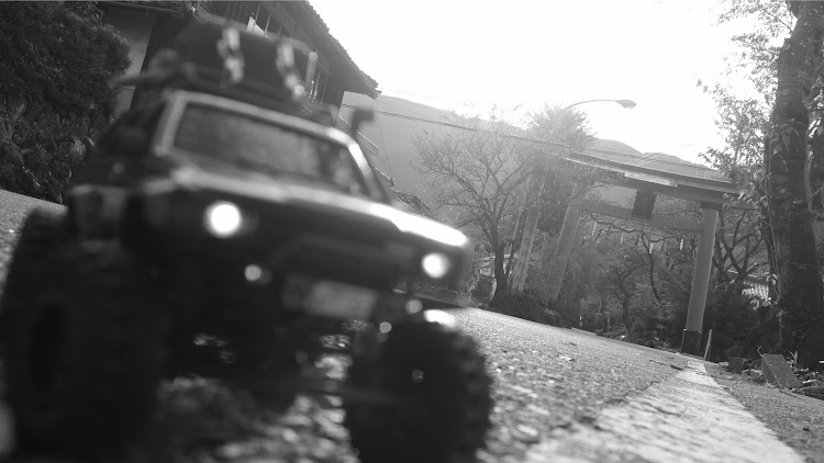 ハイラックスサーフのモノクロ祭り便乗・ハイラックスサーフ・ミニッツ4×4・ラジコン・一眼カメラに関するカスタム事例の投稿画像5枚目