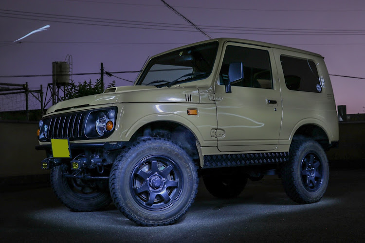 ジムニーのスズキ・ジムニー・jimny・JA22W・ルーフキャリアに関するカスタム事例の投稿画像1枚目