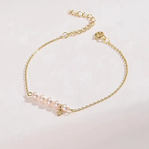 Damesmode armband met natuurlijke zoetwaterparels, een elegante accessoire in fashion stijl die je dagelijkse outfit verfraait.