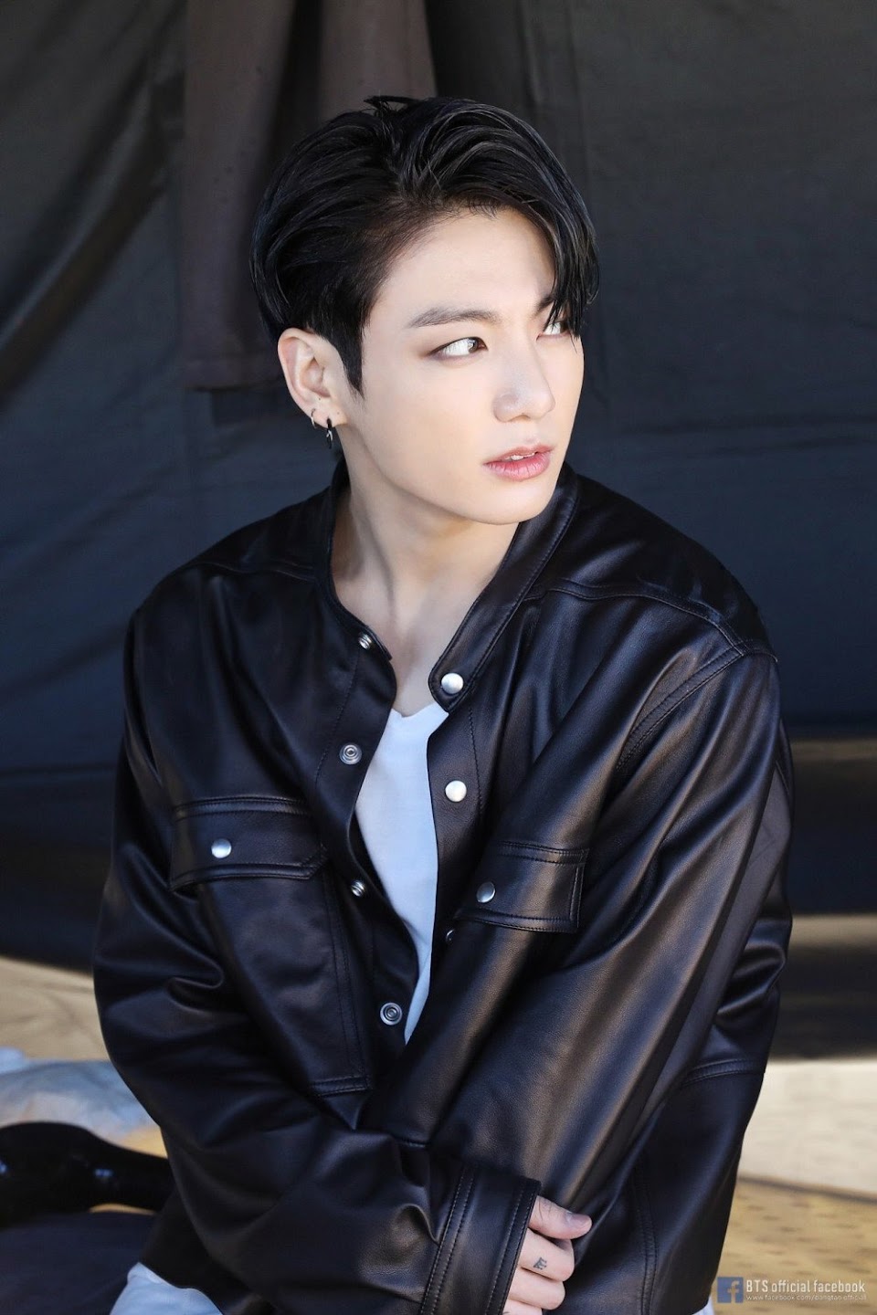 Jungkook departs for US; BTS' Golden Maknae's effortlessly cool