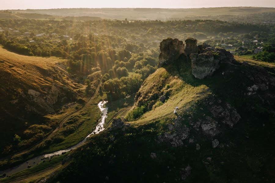 Jurufoto perkahwinan Denis Efimenko (degalier). Foto pada 18 Julai 2019