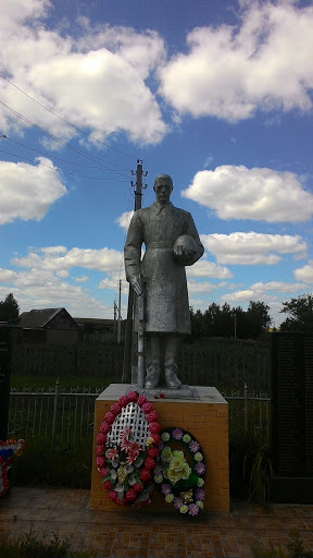 Павшим в бою на Орловско-Курской дуге.