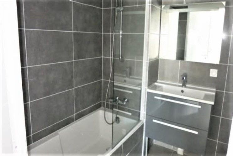 Location  appartement 3 pièces 63 m² à Nimes (30000), 870 €