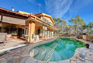 Villa with pool 2