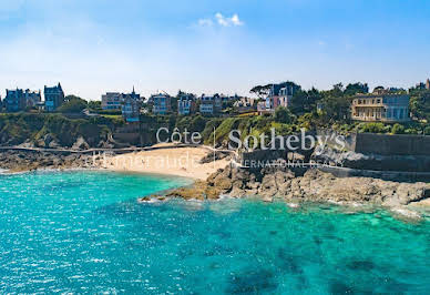 Seaside house with garden 4