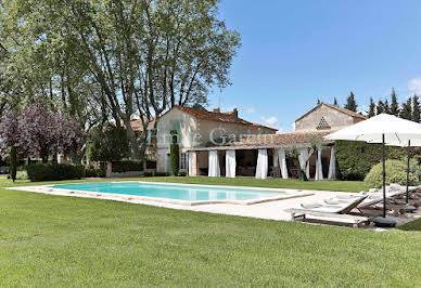 Property with pool and garden 4