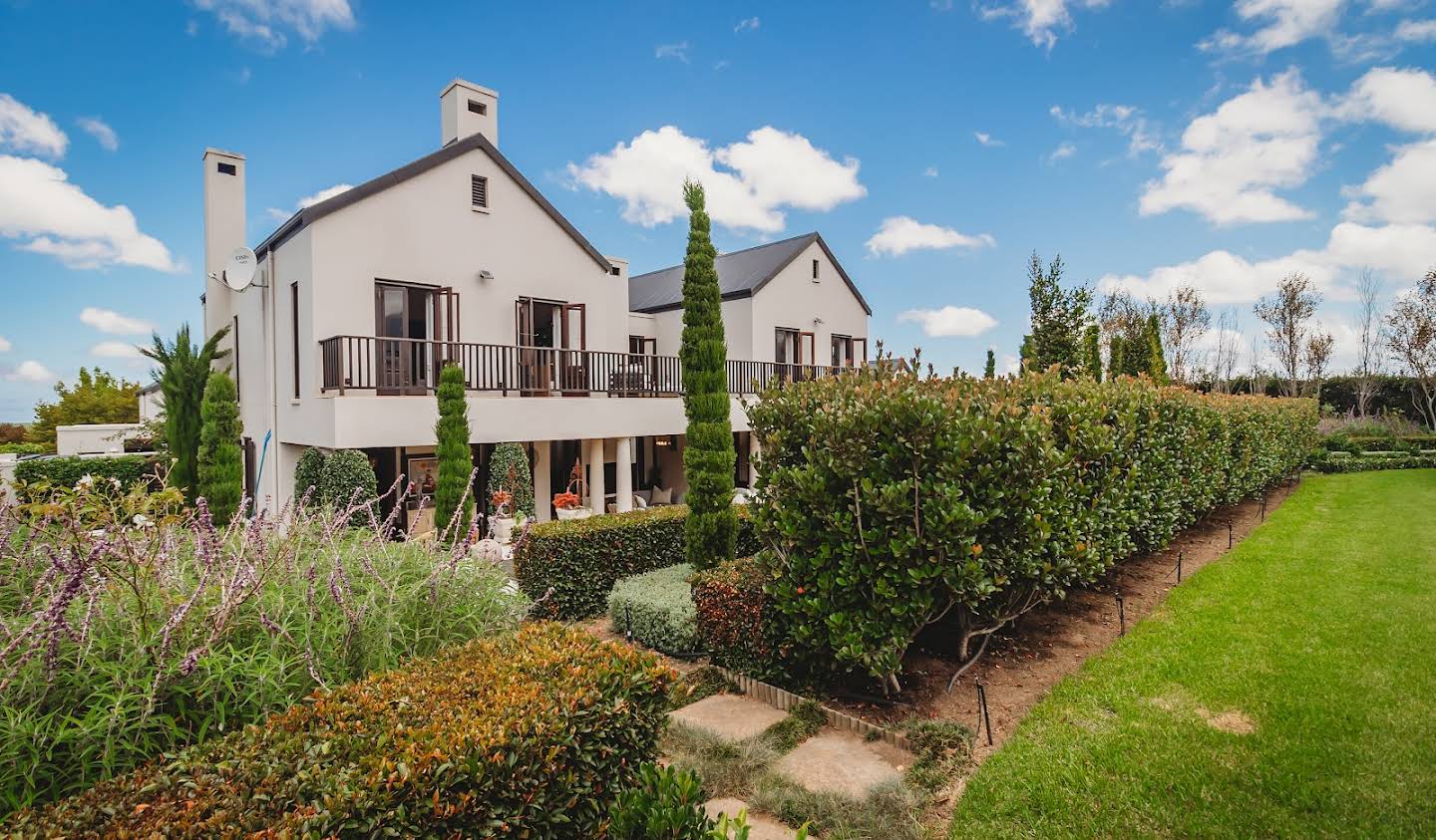 House with pool and garden George