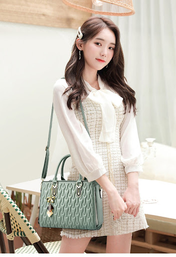 Title 18, Womens Large-capacity Simple Shoulder Messenge...