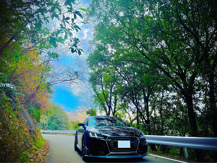 TT クーペの外車・スポーツカー・アウディ TT・被写体は良いのに技術がない･･･(゜ロ゜)・田舎の風景に関するカスタム事例の投稿画像1枚目