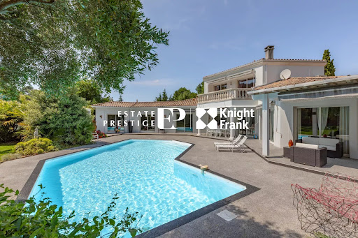 House with pool 1
