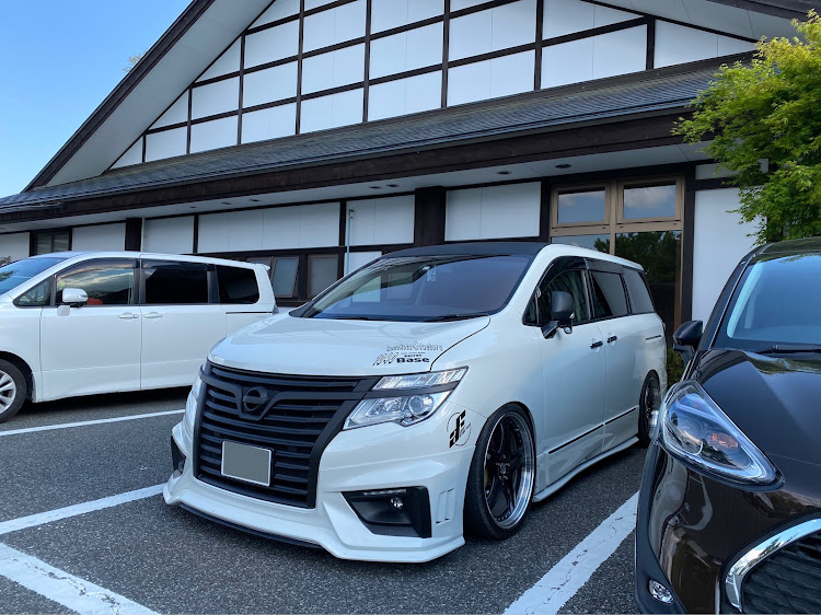 エルグランドのE52エルグランド・エアサス・小作河口湖店・GW・ドライブに関するカスタム事例の投稿画像1枚目