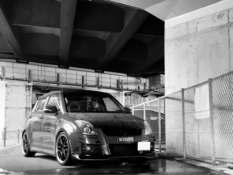 スイフトスポーツの#stayhome・モノクロ祭り便乗・お家に居ても楽しもう！・ウィルスに……負けんな！・My Familyに関するカスタム事例の投稿画像2枚目