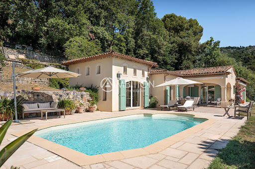 Maison avec piscine et terrasse 1