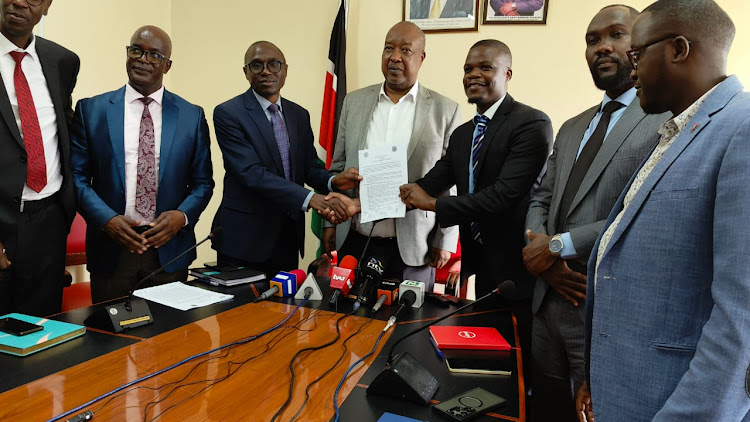 Nyamira doctors with county officials after calling off the strike on October 5,2023.