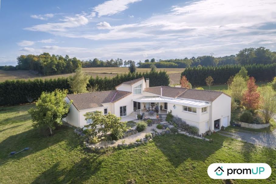 Vente maison 13 pièces 284 m² à Montemboeuf (16310), 553 000 €