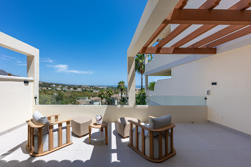 Apartment with pool 3