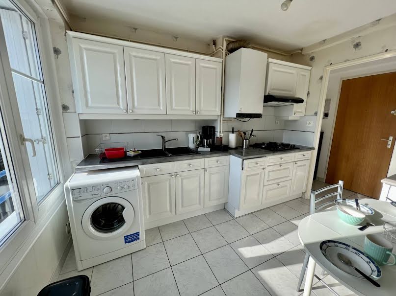 Location meublée appartement 2 pièces 41 m² à Quimper (29000), 520 €