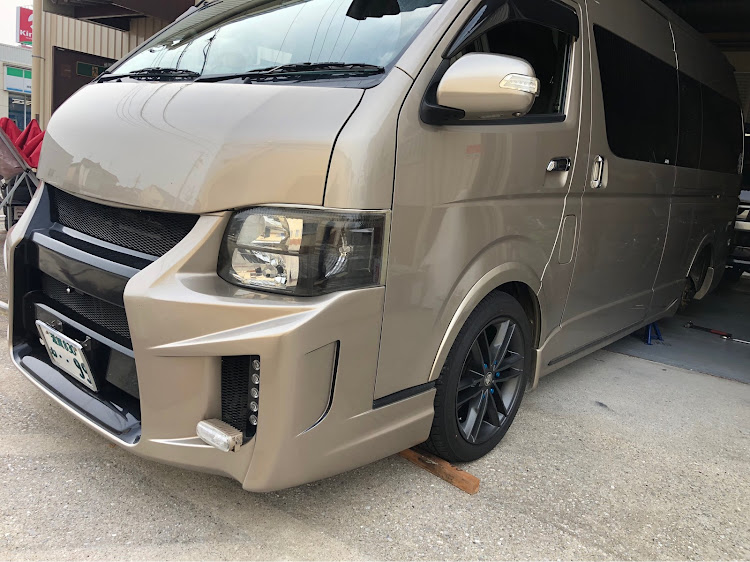 ハイエースカスタムクラブさんが投稿した#HIACE CUSTOM CLUB・＃ハイエース200系・＃スパロン・ユニバーサルエアー・＃ボーダーに関するカスタム事例の投稿画像1枚目