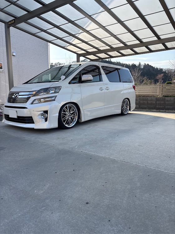 ヴェルファイアのビビリーズ・タイヤ交換・4月もよろしくお願い致します🌸・車高調整に関するカスタム事例の投稿画像1枚目