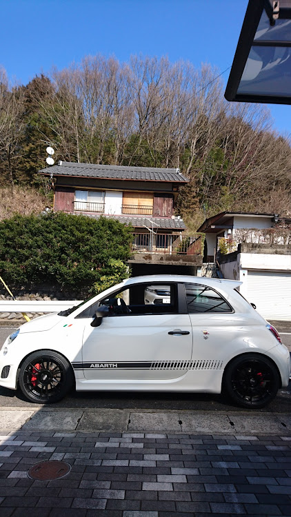 アバルト 595のドライブ・ホイール交換・車高調整に関するカスタム事例の投稿画像1枚目
