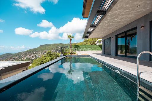 Maison avec piscine et terrasse 4