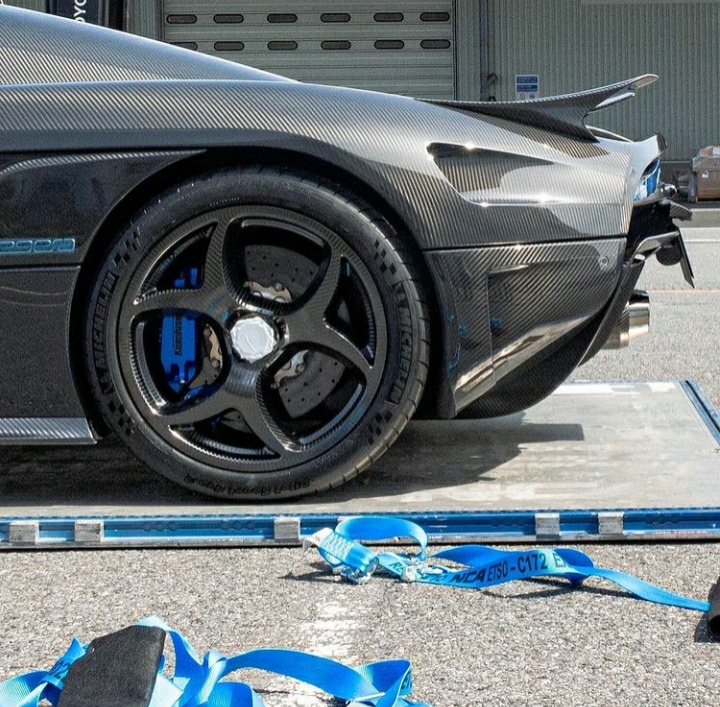 もやし🇸🇪さんが投稿したKoenigsegg・Regera・レゲーラ・日本1号車・ケーニグセグビンゴスポーツに関するカスタム事例の投稿画像3枚目