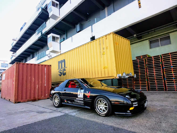 RX-7のFC3S・ミッチー撮り・某埠頭・喰うチューン・７月もよろしくお願いいたしますに関するカスタム事例の投稿画像2枚目