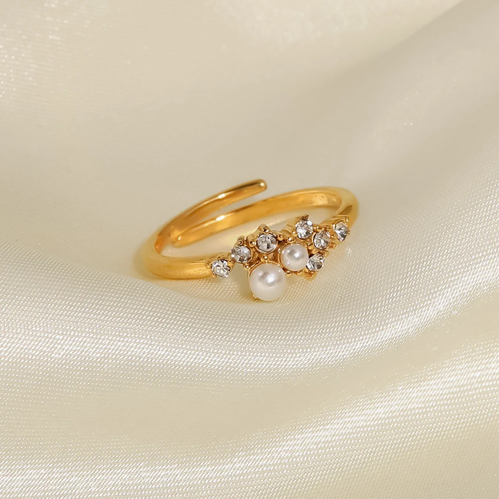 Title 4, Modieuze witte parel diamantring