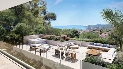 Seaside villa with garden and terrace 1
