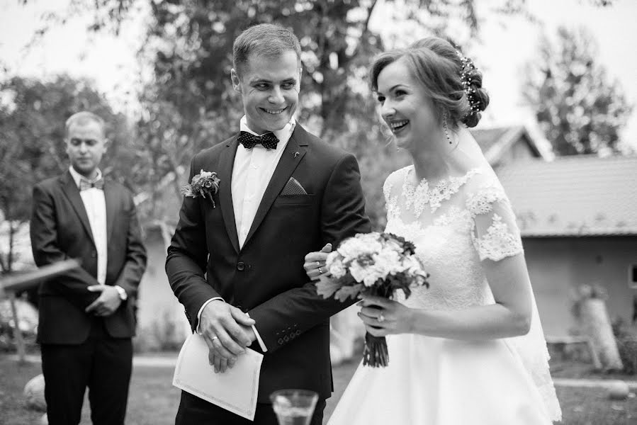 Fotógrafo de casamento Oleg Podyuk (davisdm). Foto de 10 de janeiro 2017