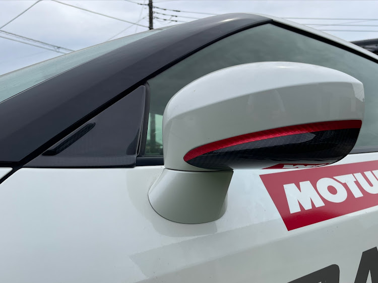 NISSAN GT-Rのサイドミラーアンダーパネル・Aピラーパネルカバー・カーボン増し増し😍・ヤフオクよりメルカリショップ・ポン付けパーツに関するカスタム事例の投稿画像2枚目