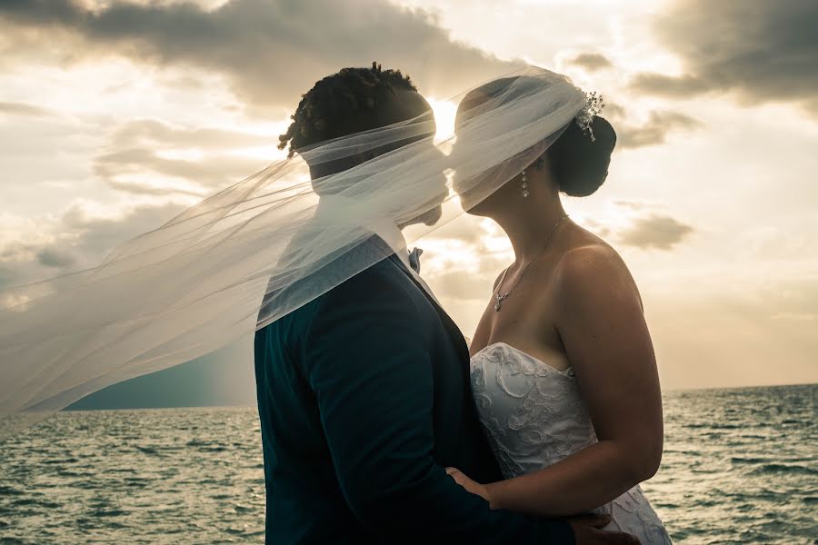 Fotografo di matrimoni Ranteen Dixon (rdphotography). Foto del 30 luglio 2019